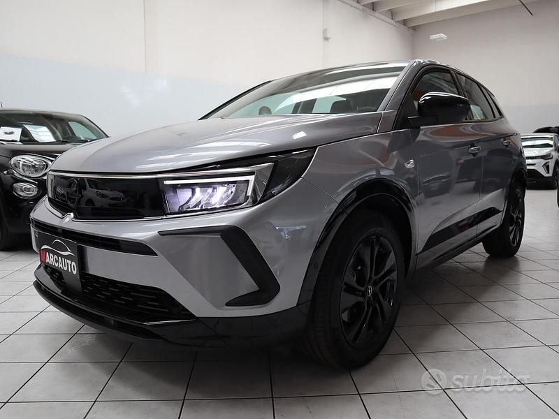 Argento Usata 2024 Opel Grandland X Edition SUV | 21.400 € (Super prezzo) - Immagine 1/4
