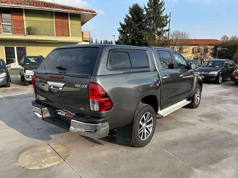 Usata Toyota HiLux Lounge 150 CV (110 kW) 2016 Grigio Pick-up