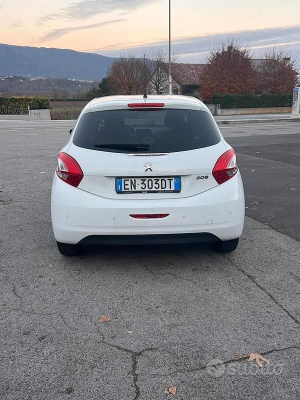 Usata Peugeot 208 Allure 82 CV (60 kW) 2012 Bianco Utilitaria