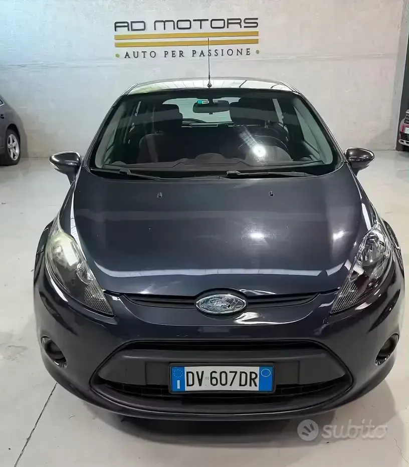 Usata Ford Fiesta 82 CV (60 kW) 2009 Grigio Berlina