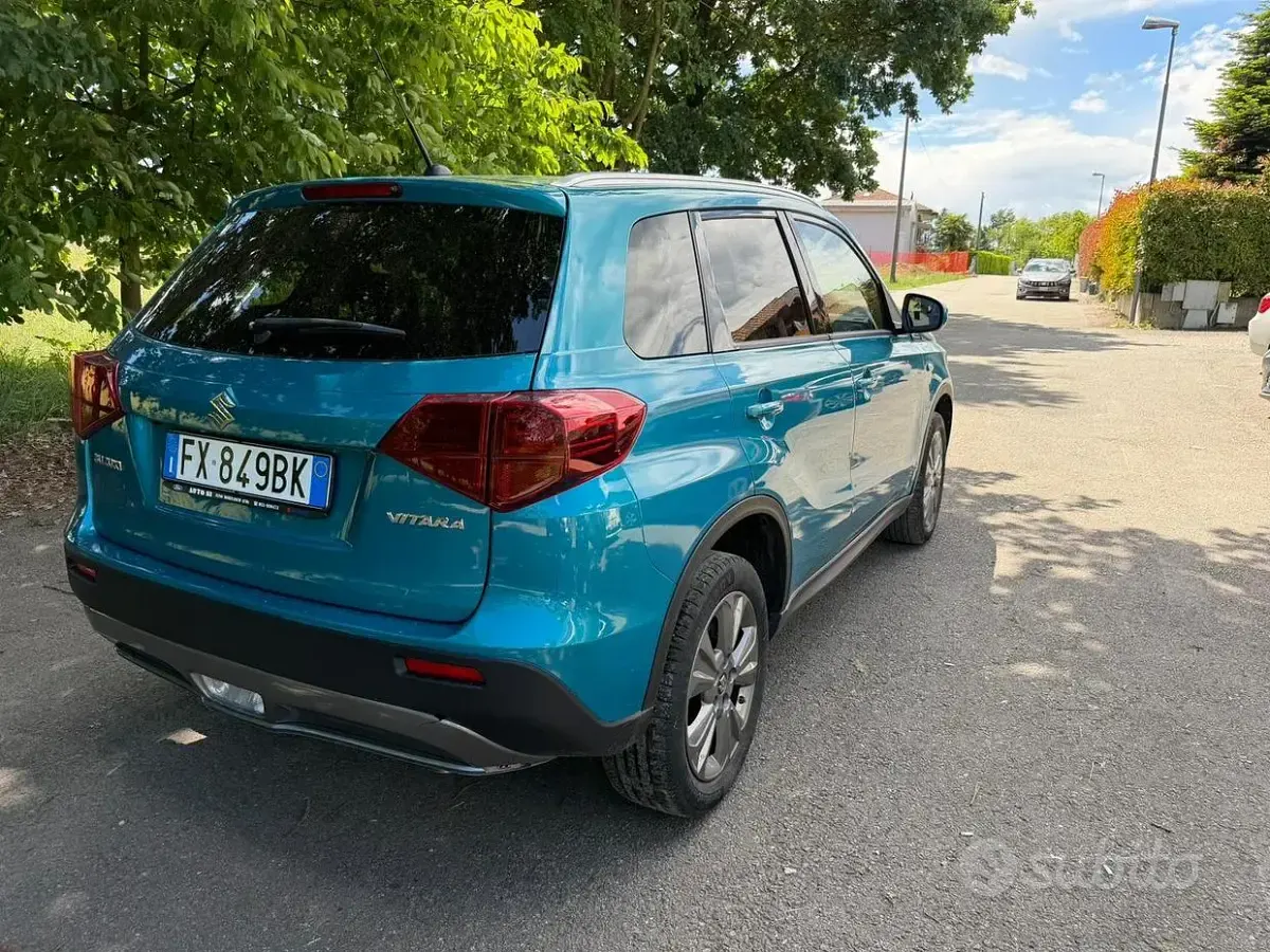 Usata Suzuki Vitara 111 CV (81 kW) 2019 Verde SUV