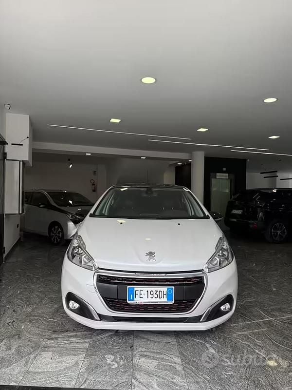Usata Peugeot 208 GT-line 100 CV (73 kW) 2016 Bianco Utilitaria