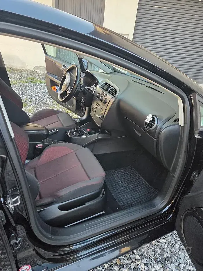 Usata Seat Leon Sport 105 CV (77 kW) 2006 Nero Utilitaria