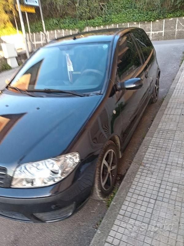Usata Fiat Punto 69 CV (50 kW) 2006 Nero Utilitaria