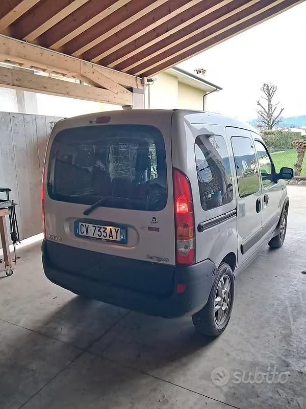 Usata Renault Kangoo 84 CV (61 kW) 2005 Monovolume