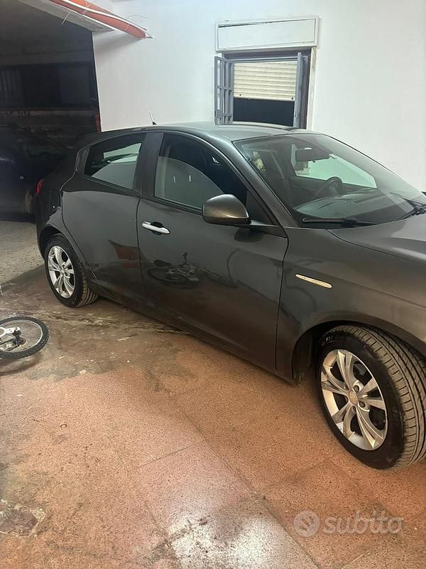 Usata Alfa Romeo Giulietta Distinctive 105 CV (77 kW) 2011 Grigio Utilitaria