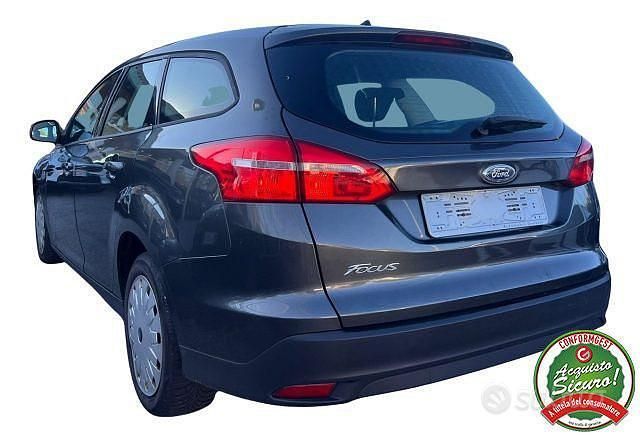 Usata Ford Focus Business Edition 105 CV (77 kW) 2015 Grigio Station wagon