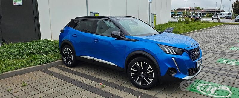Usata Peugeot e-2008 GTi 100 kW (136 CV) 2020 Blu SUV