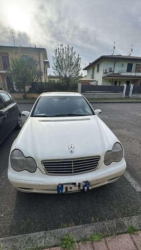 Usata Mercedes C220 Classic 143 CV (105 kW) 2003 Bianco Berlina