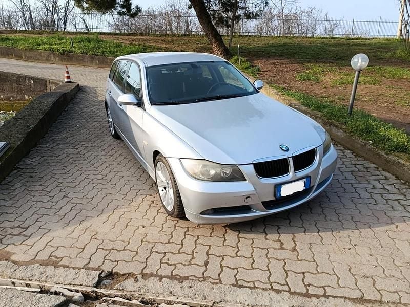 Usata BMW 318 142 CV (104 kW) 2007 Argento Station wagon