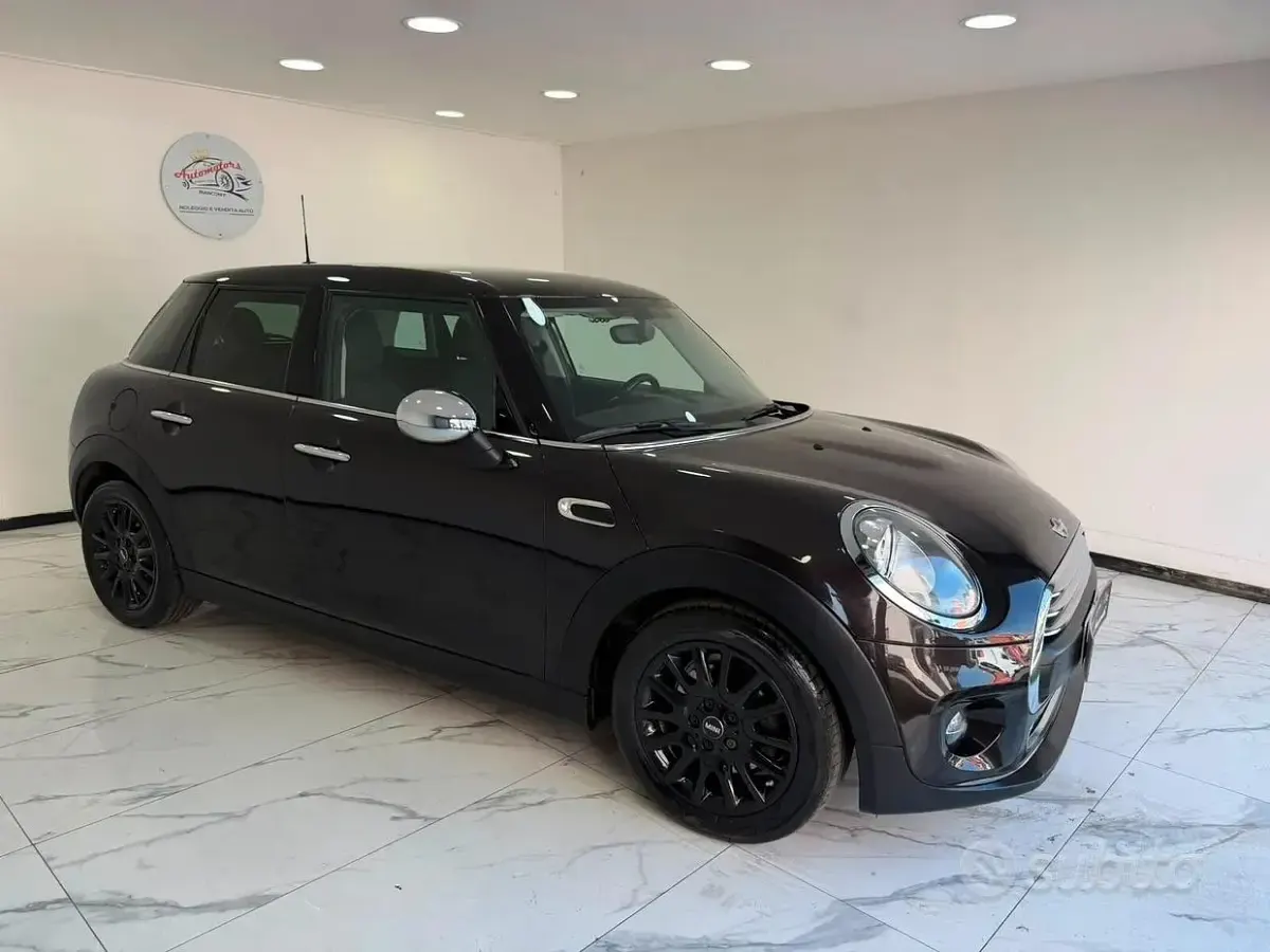 Usata Mini ONE 95 CV (69 kW) 2015 Marrone Utilitaria
