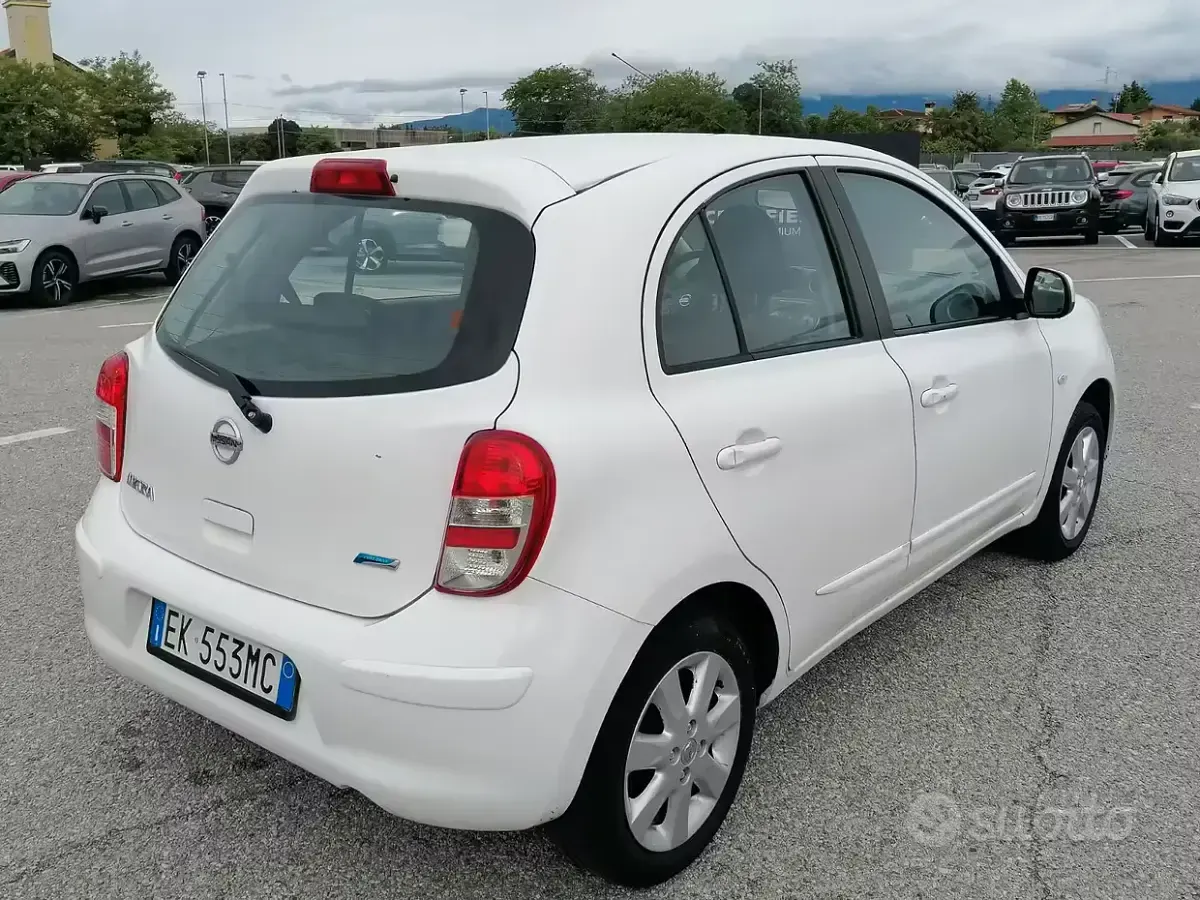 Usado Nissan Micra Acenta 80 HP (58 kW) 2011 Branco Citadino