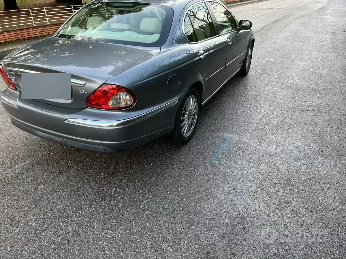 Usata Jaguar X-type 155 CV (114 kW) 2006 Grigio Berlina