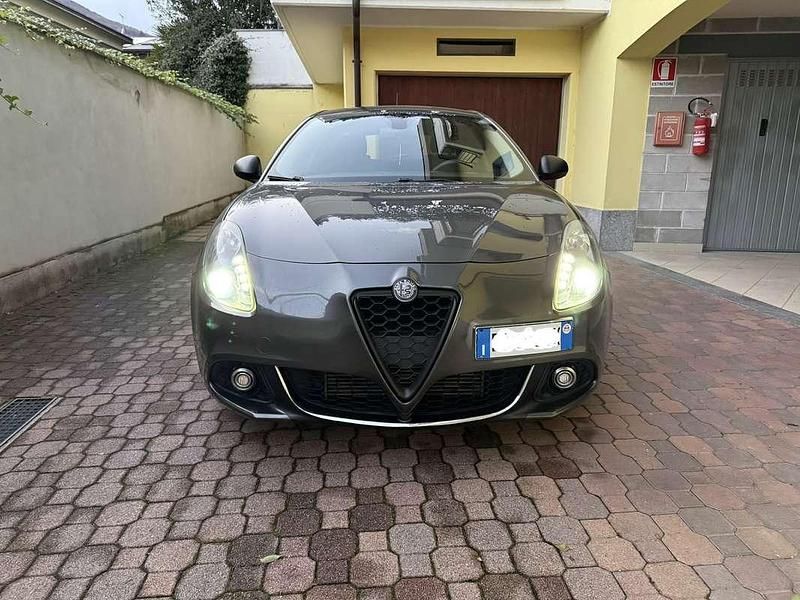 Usata 2015 Alfa Romeo Giulietta Business Tre volumi | 7000 € (Buon prezzo) - Immagine 1/4