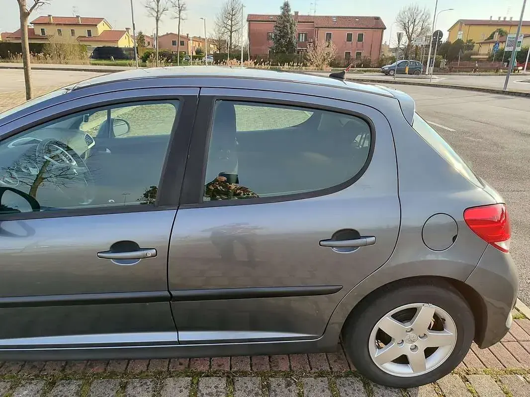 Usata Peugeot 207 Sport 73 CV (53 kW) 2009 Grigio Berlina