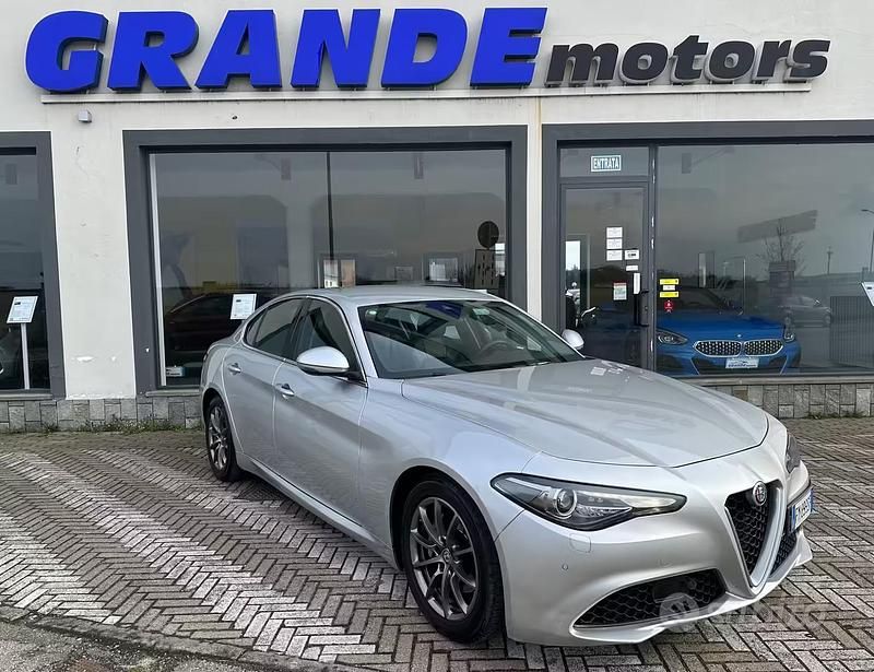 Usata Alfa Romeo Giulia 150 CV (110 kW) 2017 Grigio Berlina