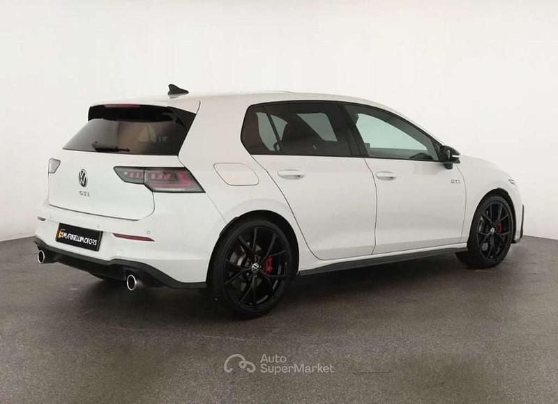 Usata VW Golf VIII GTI 265 CV (194 kW) 2025 Bianco Berlina