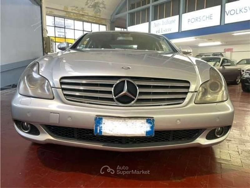 Usata Mercedes CLS500 306 CV (225 kW) 2005 Argento Berlina