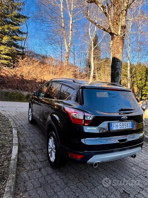Usata Ford Kuga 150 CV (110 kW) 2017 Nero SUV