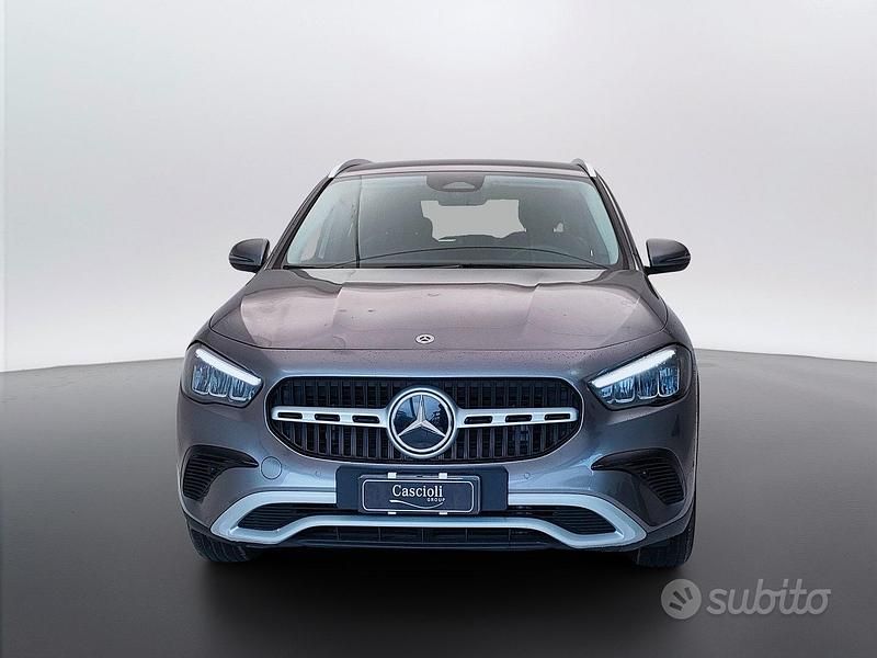 Usata Mercedes GLA180 Advanced 116 CV (85 kW) 2025 Grigio montagna SUV