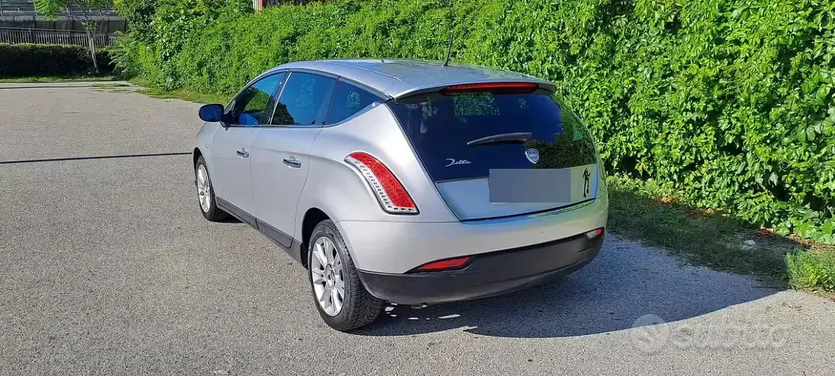 Usata Lancia Delta 120 CV (88 kW) 2009 Grigio Utilitaria