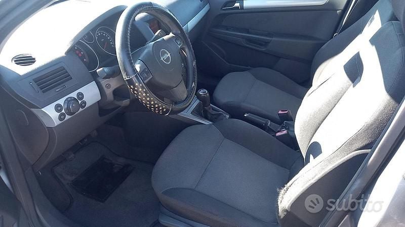 Usata Opel Astra 136 CV (100 kW) 2006 Grigio Berlina
