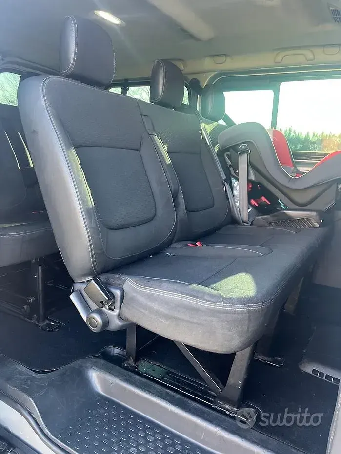 Usata Opel Vivaro 2015 Grigio Monovolume