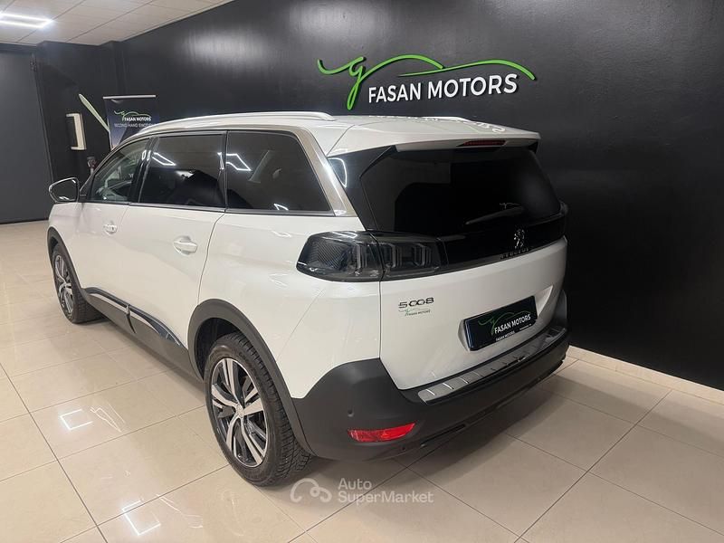 Usata Peugeot 5008 Allure 131 CV (96 kW) 2021 Bianco SUV