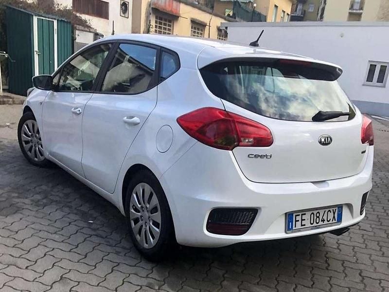 Usata Kia Ceed 110 CV (80 kW) 2016 Bianco Utilitaria