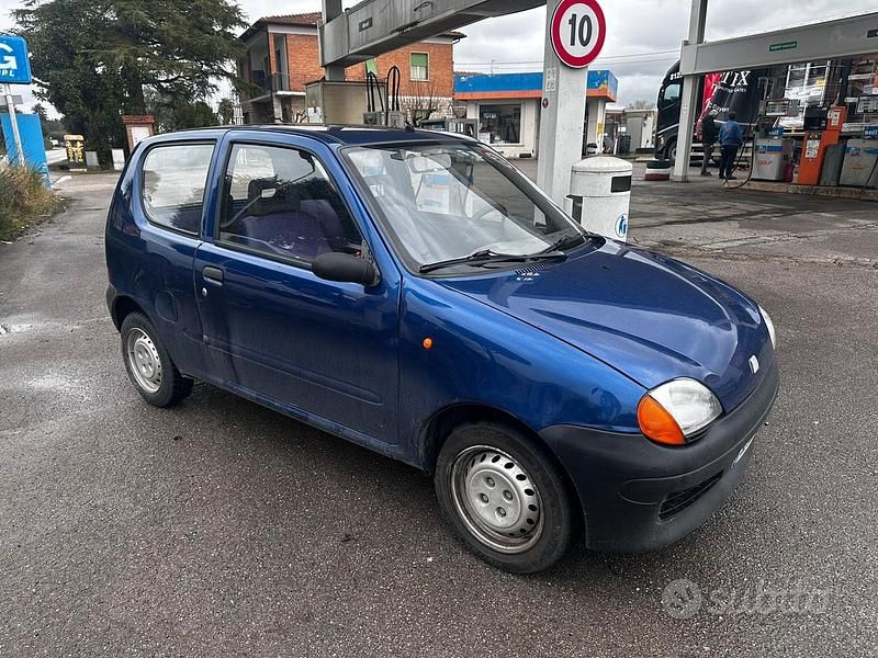 Usata Fiat 600 39 CV (28 kW) 2000 Blu Berlina