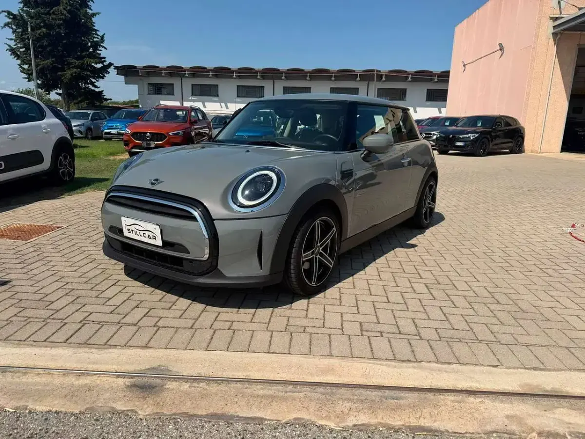 Usata Mini ONE Essential 102 CV (75 kW) 2022 Opaco Utilitaria