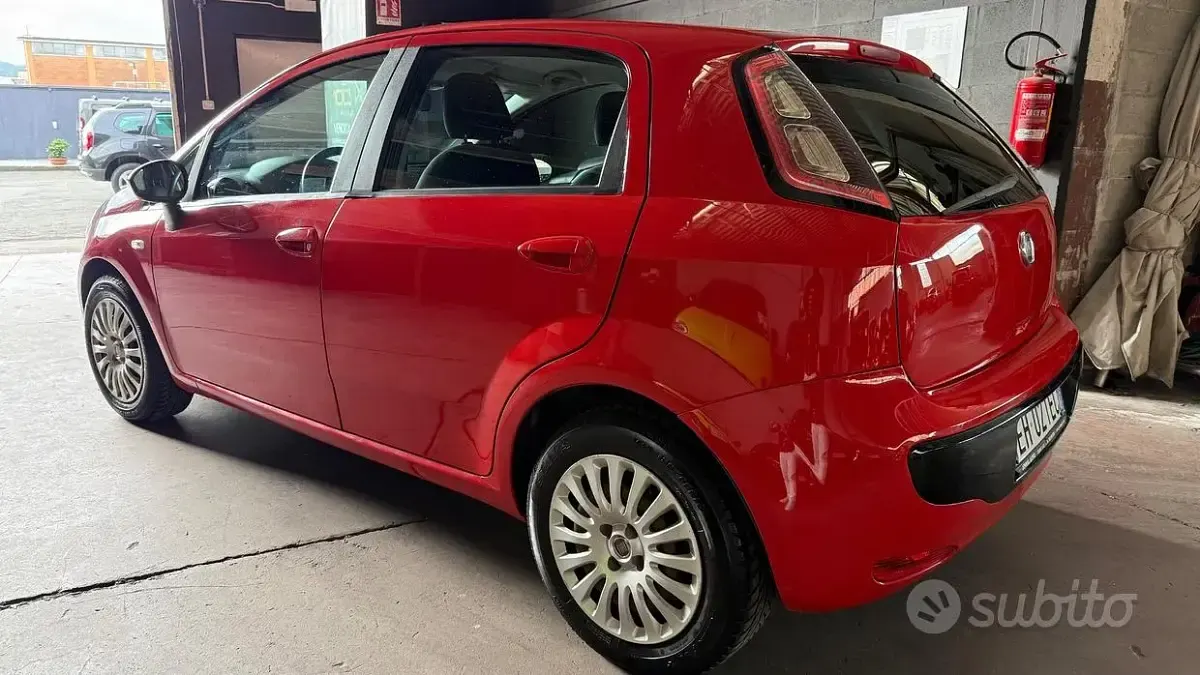 Usata Fiat Punto Evo Dynamic 77 CV (56 kW) 2011 Rosso Utilitaria