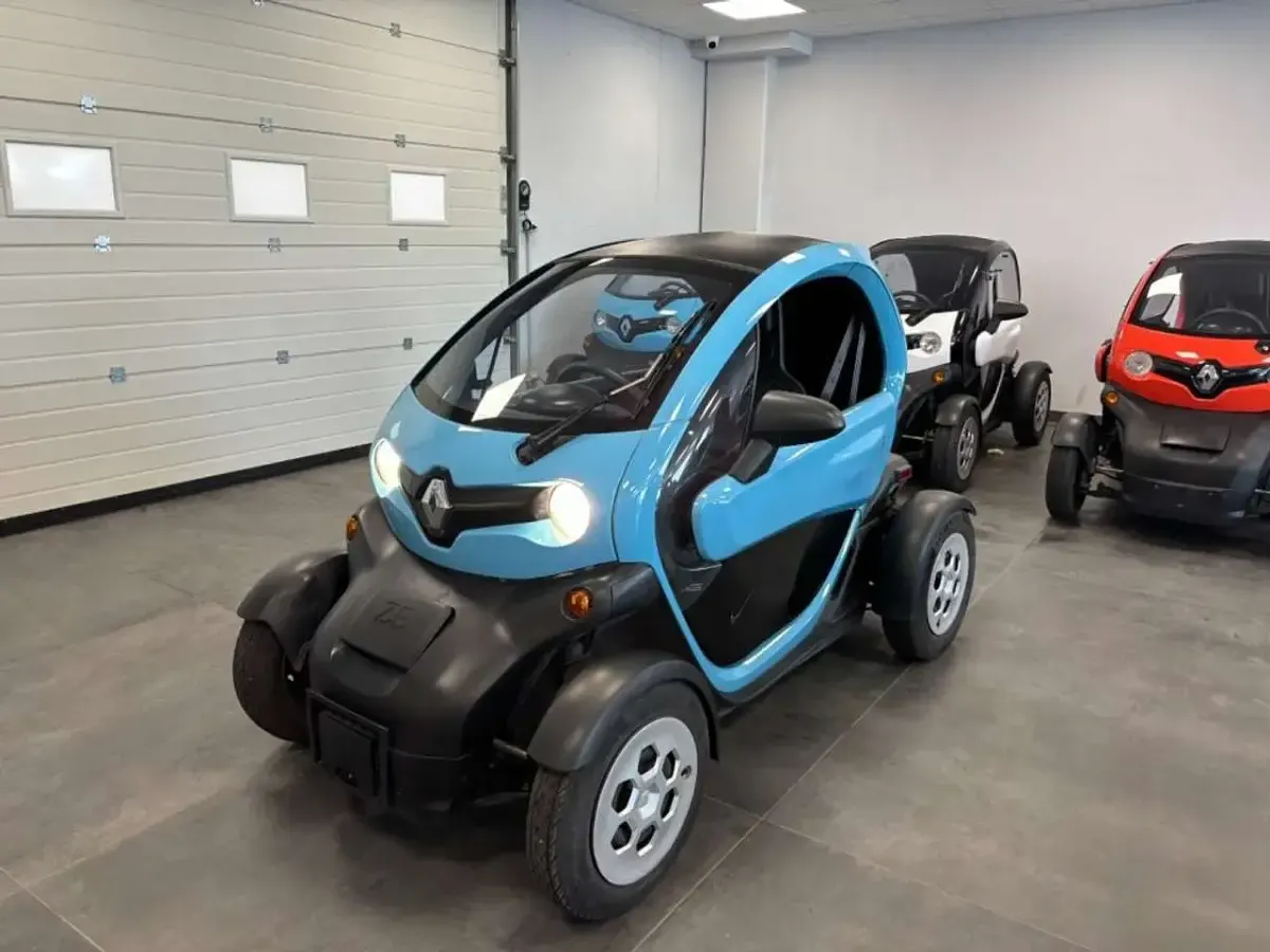 Usata Renault Twizy Intens 12 kW (17 CV) 2018 Azzurro Utilitaria