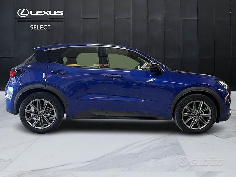 Usata Lexus LBX 136 CV (100 kW) 2024 Blu SUV