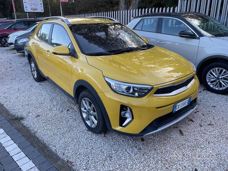 Usata Kia Stonic Style 84 CV (61 kW) 2022 Giallo SUV