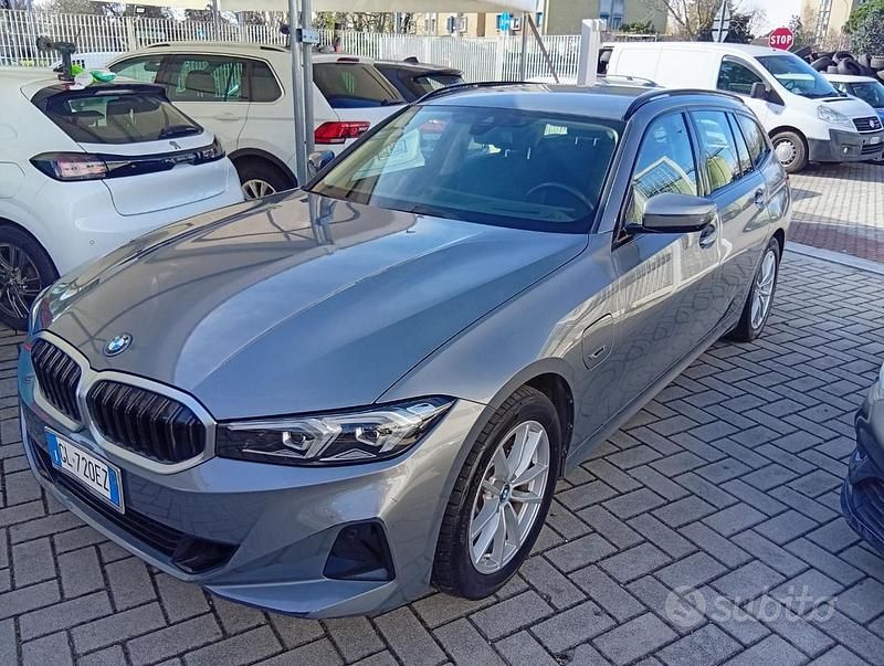 Usata BMW 320e 163 CV (119 kW) 2022 Grigio Station wagon
