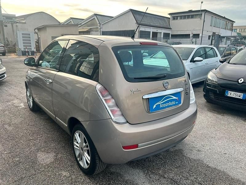 Usata Lancia Ypsilon 69 CV (50 kW) 2011 Oro Utilitaria