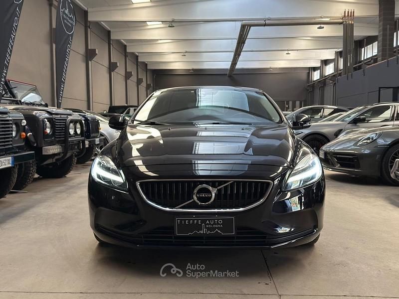 Usata Volvo V40 Business Edition 120 CV (88 kW) 2019 Nero metallizzato Berlina