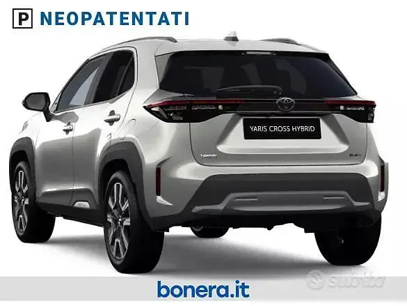 Nuova Toyota Yaris Cross Lounge 92 CV (67 kW) 2026 Grigio SUV