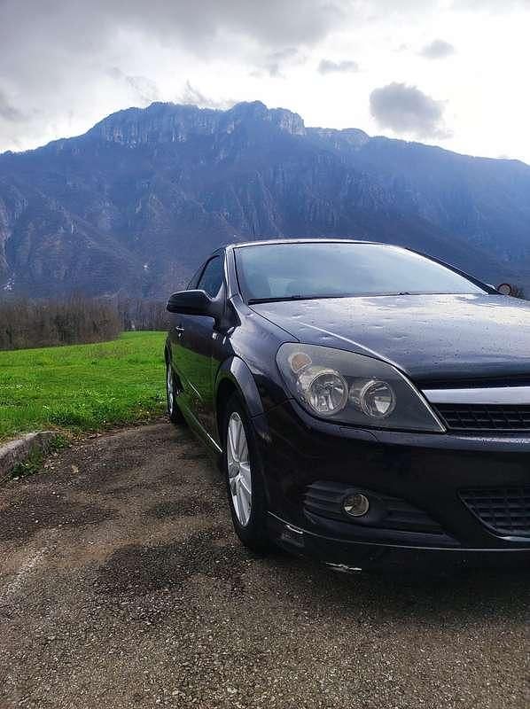 Usata Opel Astra GTC Enjoy 101 CV (74 kW) 2008 Berlina