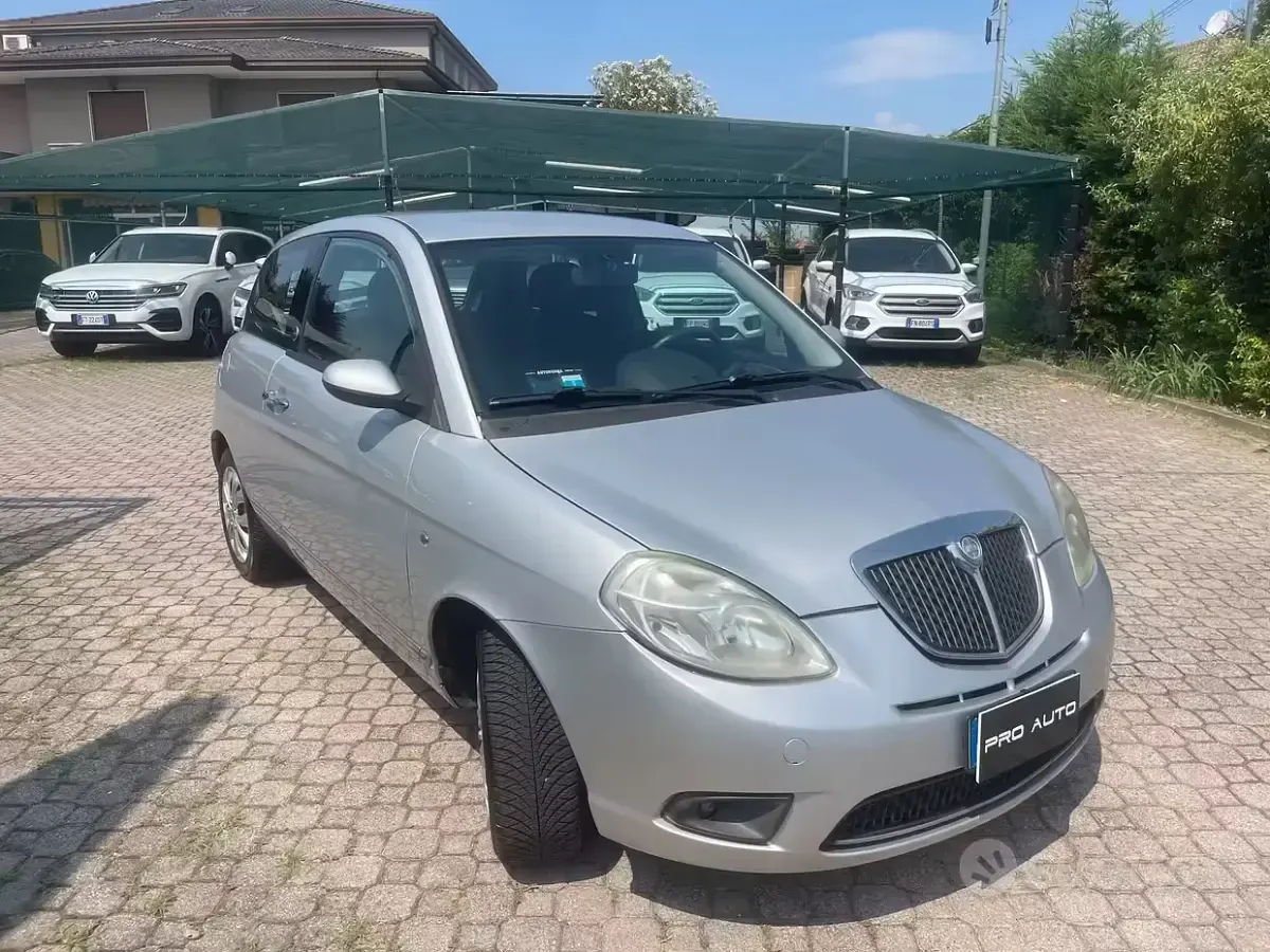 Usata Lancia Ypsilon 77 CV (56 kW) 2009 Grigio Utilitaria