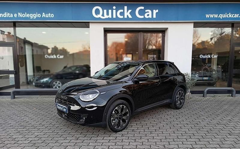 Usata Fiat 600 101 CV (74 kW) 2025 Nero SUV