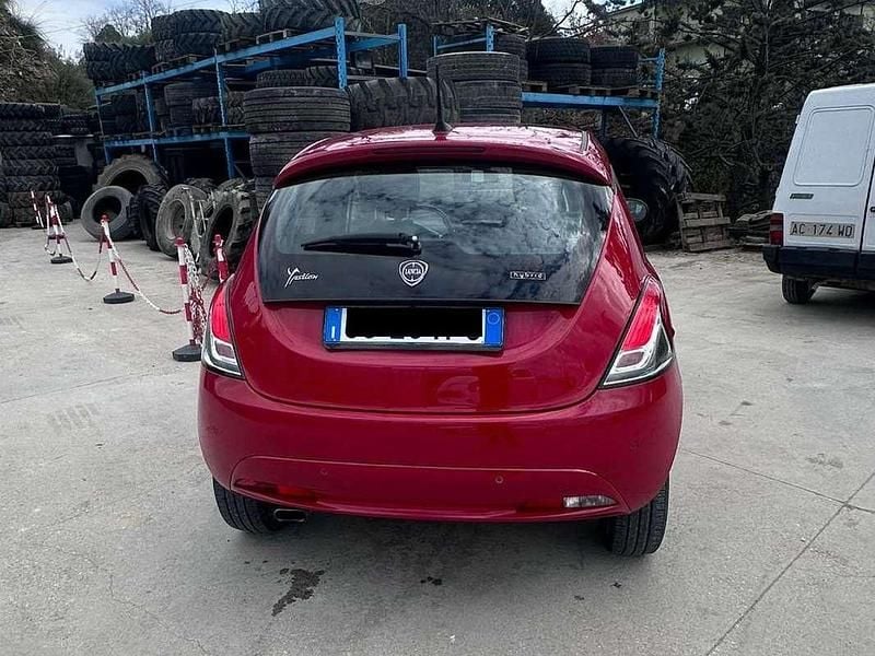 Usata Lancia Ypsilon Gold 69 CV (50 kW) 2021 Rosso Utilitaria