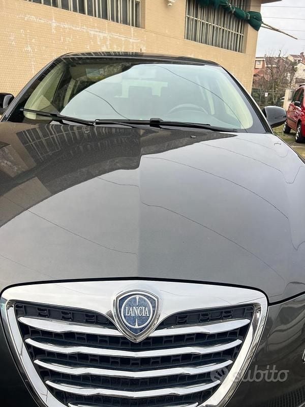 Grigio Usata 2012 Lancia Delta Silver Due volumi | 4950 € (Buon prezzo) - Immagine 1/4