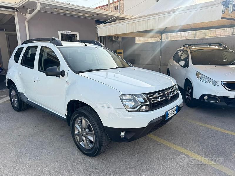 Bianco Usata 2015 Dacia Duster Ambiance SUV | 6800 € (Buon prezzo) - Immagine 1/4