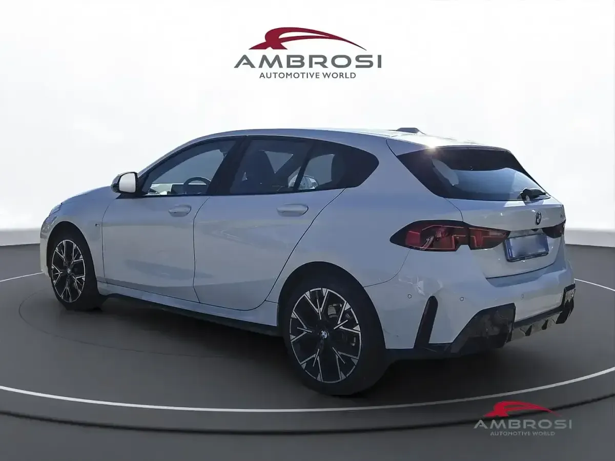 Usado BMW 118 M Sport 150 HP (110 kW) 2025 Branco Citadino