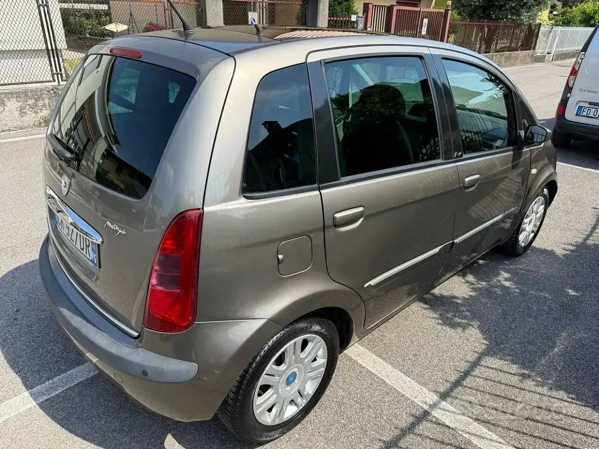 Usata Lancia Musa 101 CV (74 kW) 2004 Monovolume