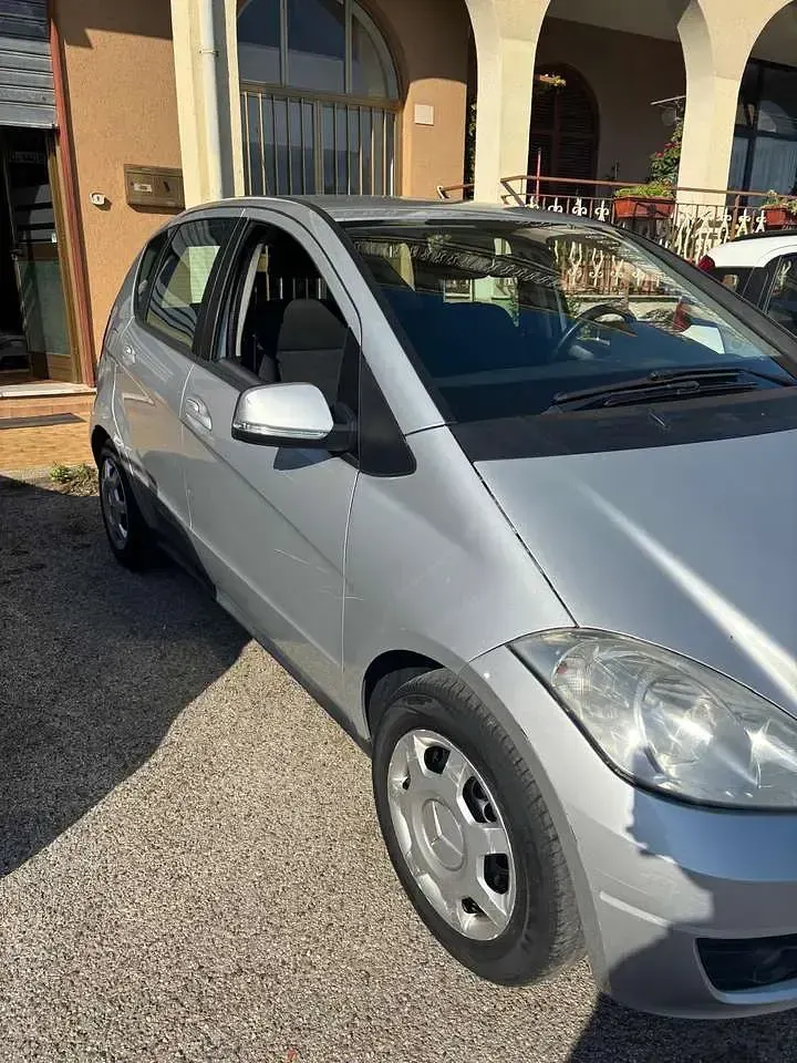 Usata Mercedes A180 109 CV (80 kW) 2009 Argento Monovolume