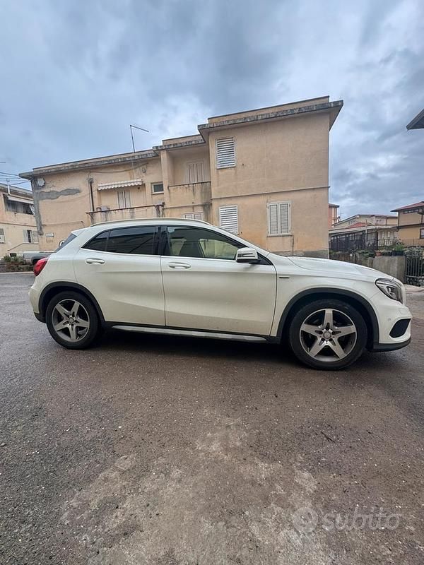 Usata Mercedes GLA220 136 CV (100 kW) 2017 Bianco SUV