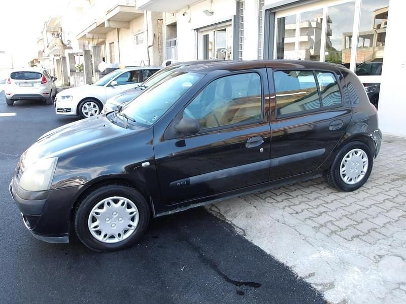 Usata Renault Clio II 82 CV (60 kW) 2005 Viola Berlina